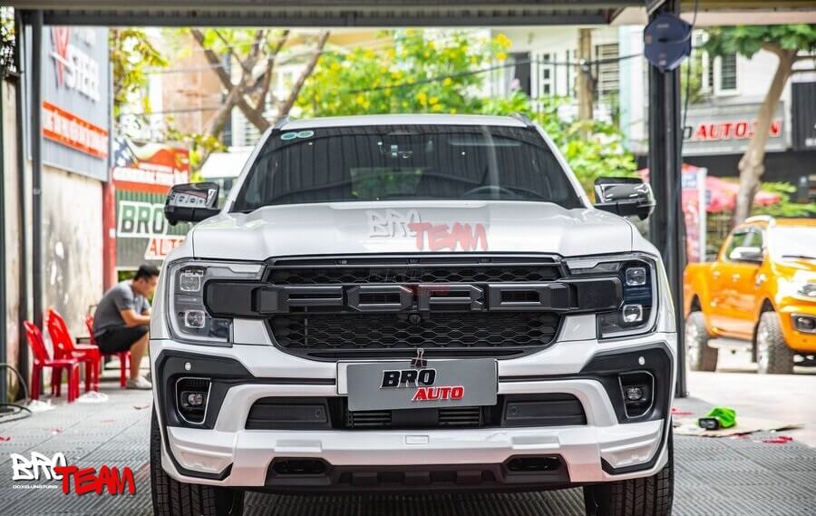 Bodykit Victor Thái Lan mặt ca lăng chữ Ford cho Ford Everest 