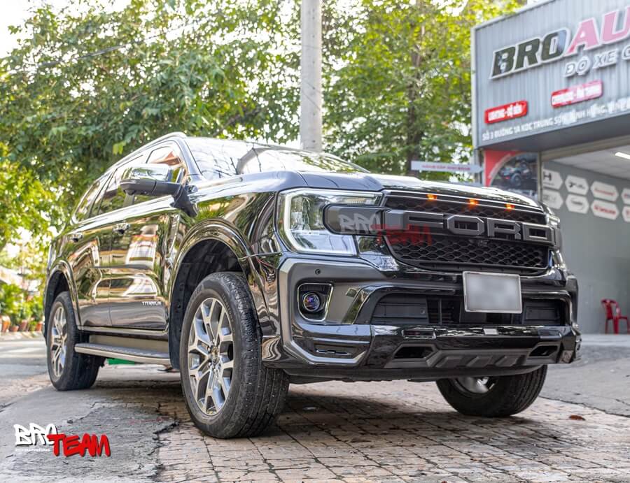 Bodykit Victor Thái Lan mặt ca lăng chữ Ford cho Ford Everest 