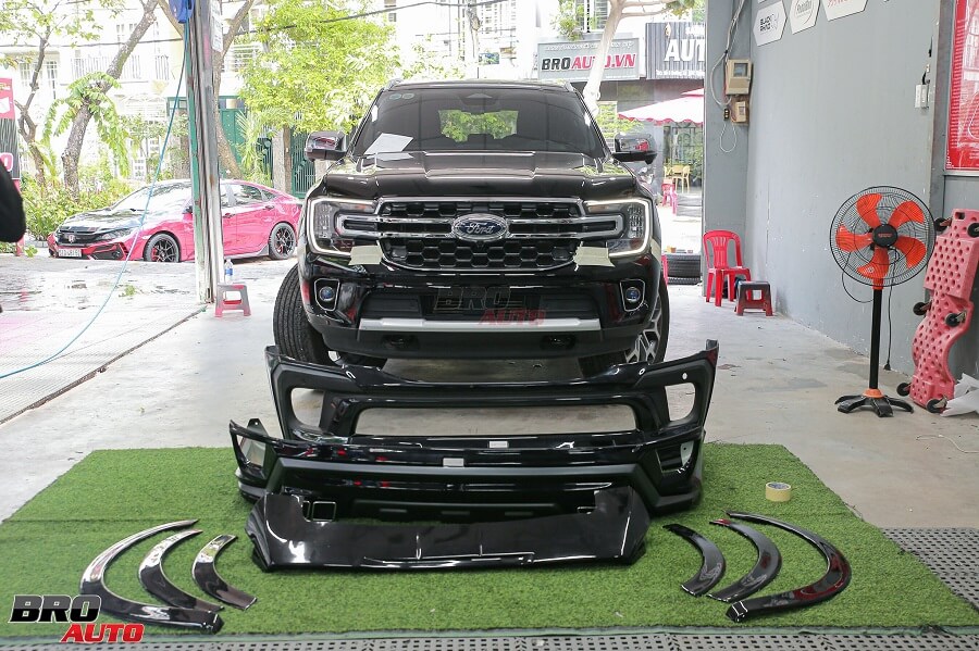 Bodykit Victor Thái Lan mặt ca lăng chữ Ford cho Ford Everest 