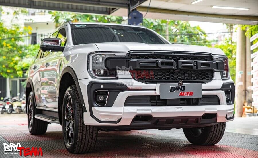 Bodykit Victor Thái Lan mặt ca lăng chữ Ford cho Ford Everest 