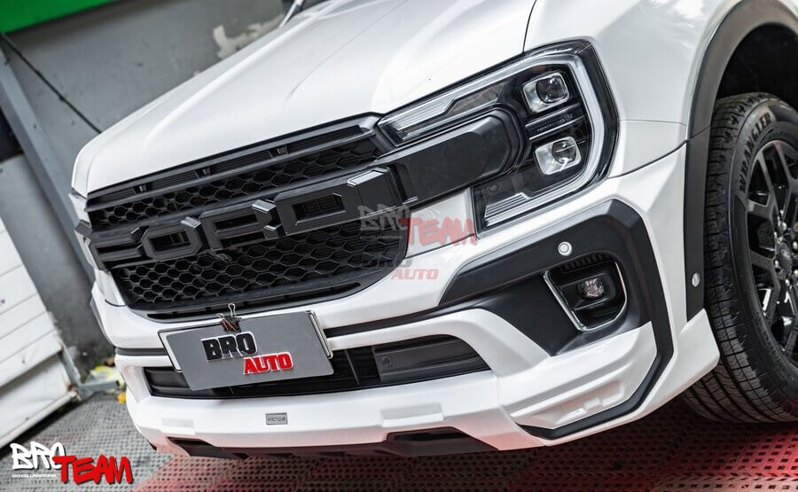 Bodykit Victor Thái Lan mặt ca lăng chữ Ford cho Ford Everest 
