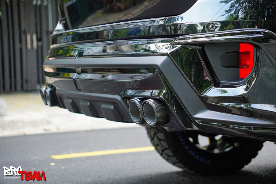 Chụp Đuôi Pô Akrapovic Cacbon Kép Cho Ford Everest