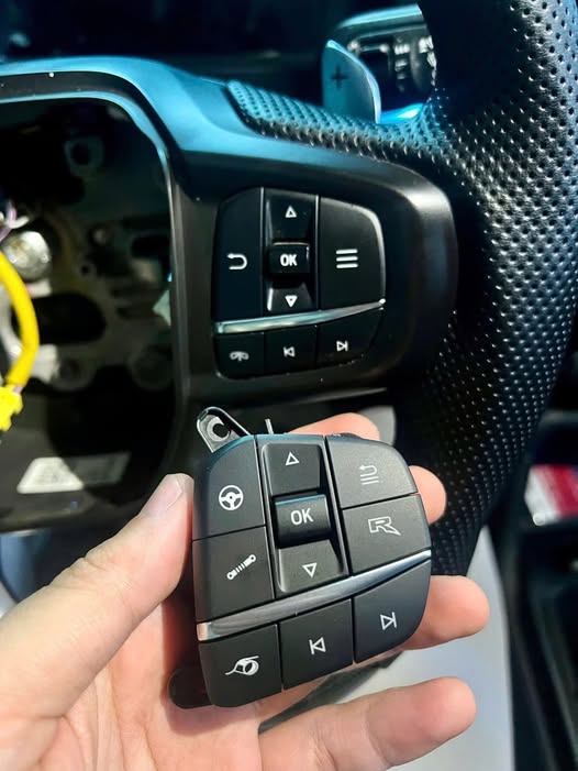 Cụm nút điều khiển vô lăng Raptor 3.0
