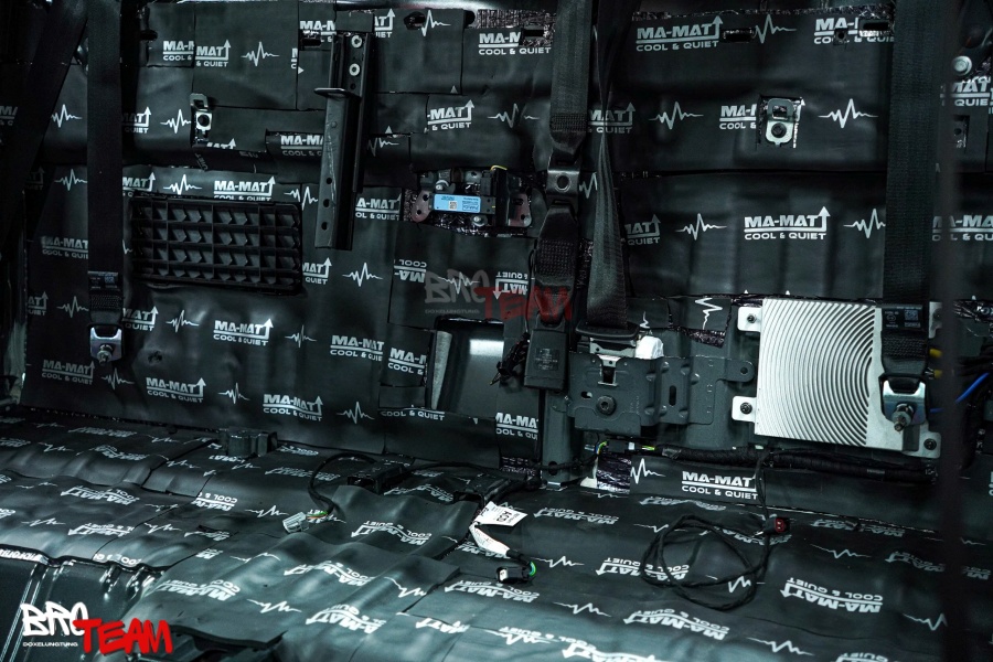 Dán cách âm chống ồn xe Toyota Hilux