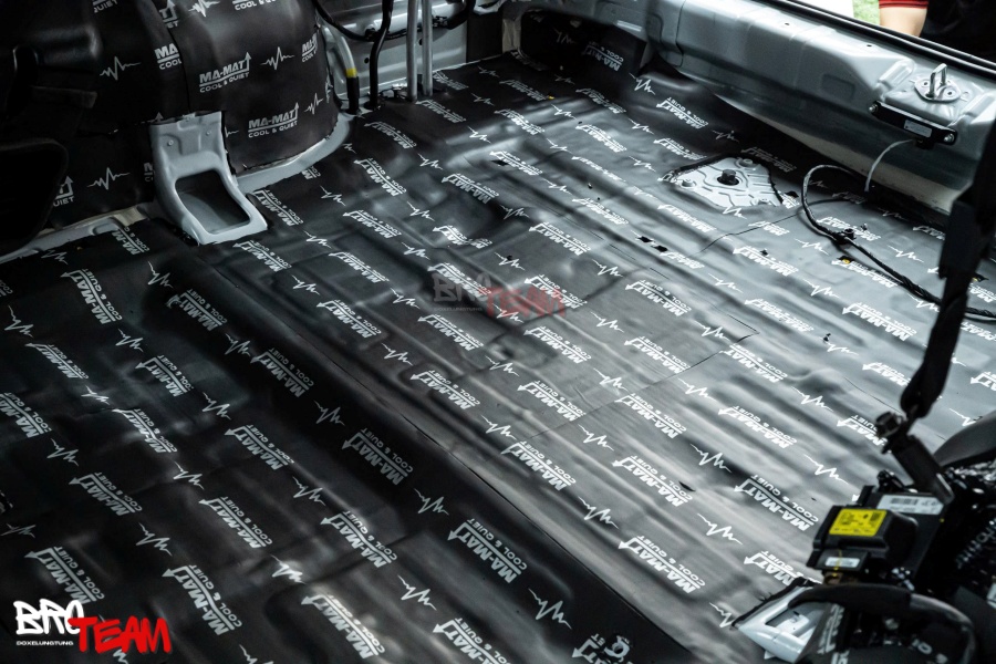 Dán cách âm chống ồn xe Toyota Hilux