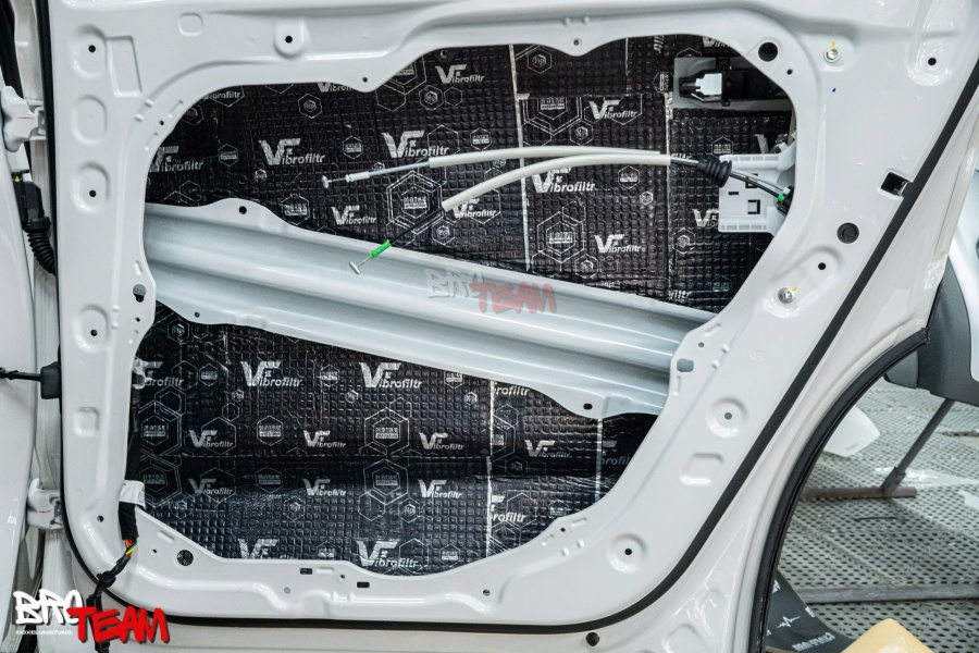 Dán cách âm chống ồn xe Toyota Hilux