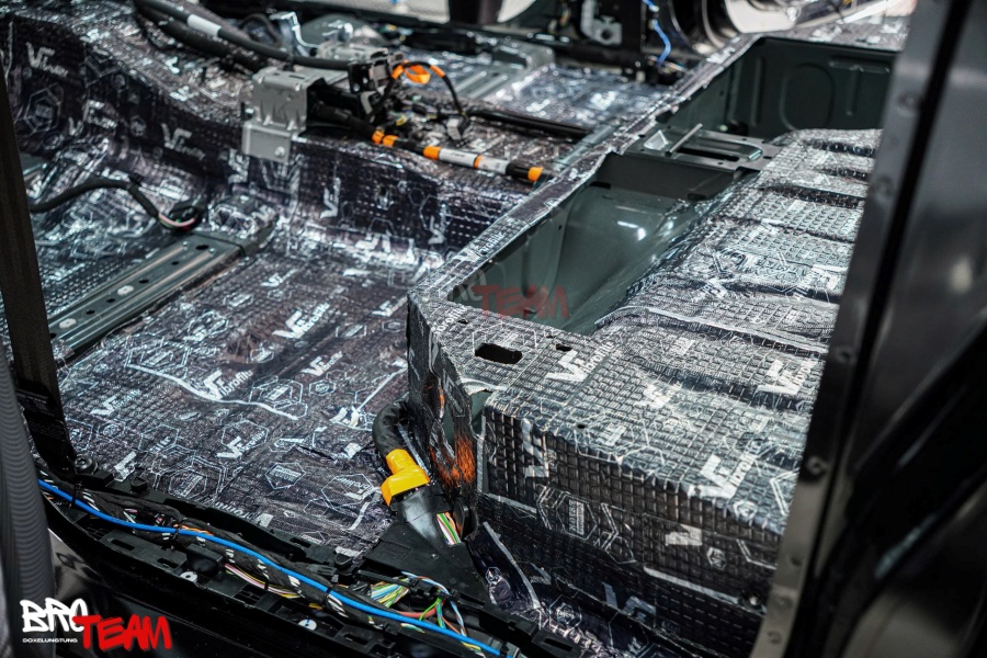 Dán cách âm chống ồn xe Toyota Hilux