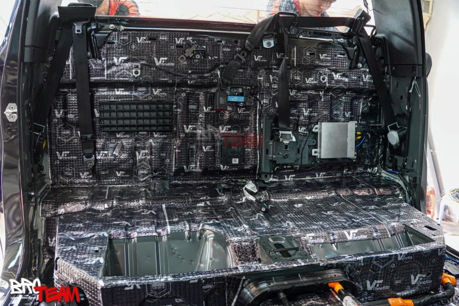 Dán cách âm chống ồn xe Toyota Hilux