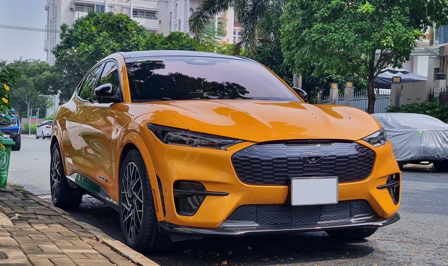 Dán Decal Đổi Màu Ô Tô Ford Mustang Mach-E