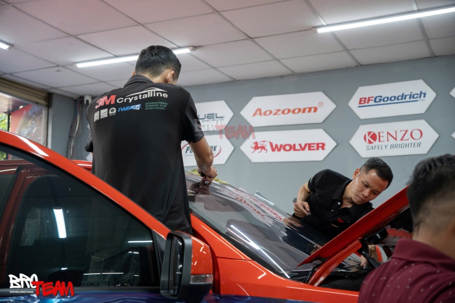 Dán phim cách nhiệt 3M cho xe Toyota Hilux