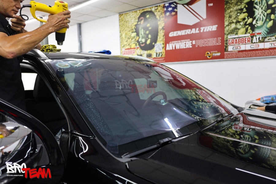 Dán phim cách nhiệt 3M cho xe Toyota Hilux