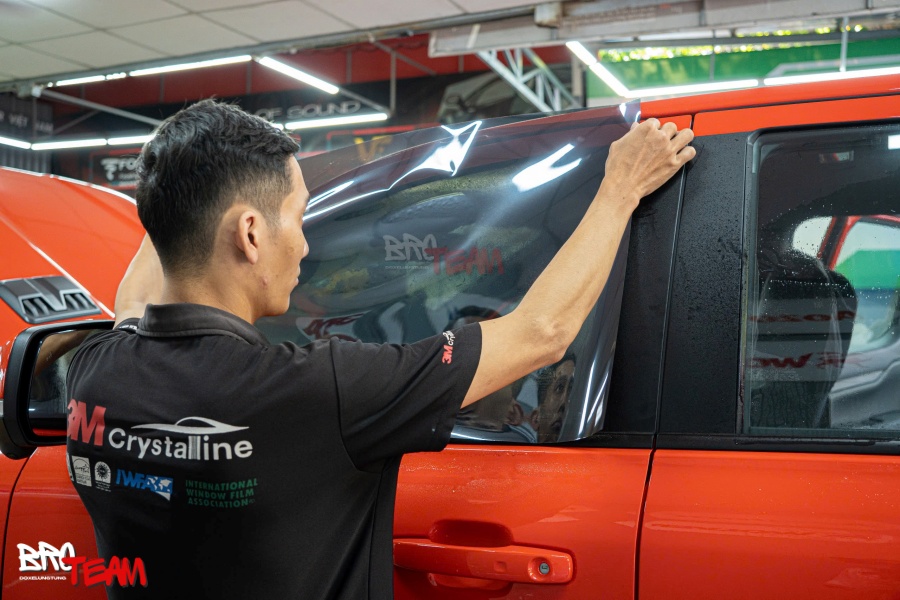Dán phim cách nhiệt 3M cho xe Toyota Hilux