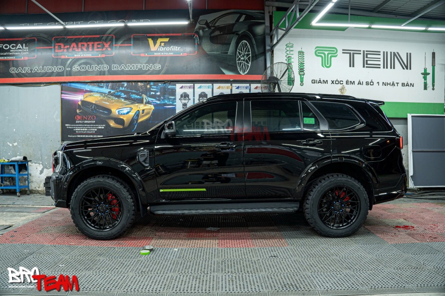 Dán Phim Cách Nhiệt Cho Xe Ford Everest