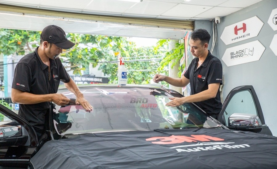 Dán phim cách nhiệt ô tô 3M Crystalline cho Ford Mustang Mach-E