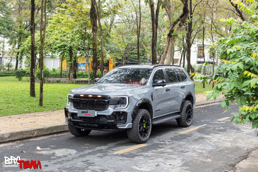 Dán wrap đổi màu xe Ford Everest