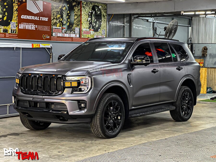 Dán wrap đổi màu xe Ford Everest