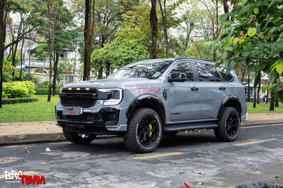 Dán wrap đổi màu xe Ford Everest