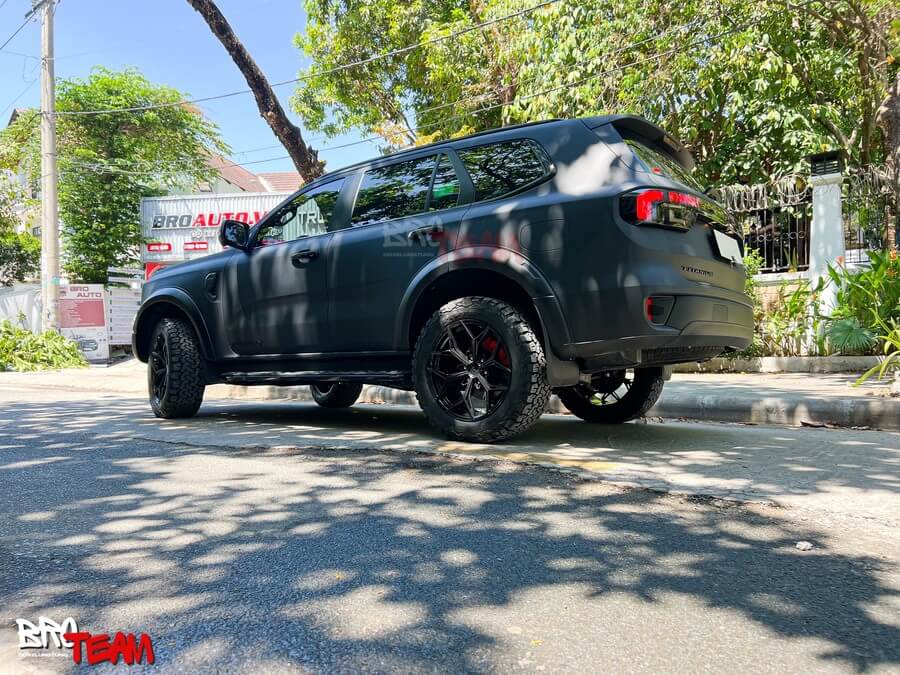 Dán wrap đổi màu xe Ford Everest