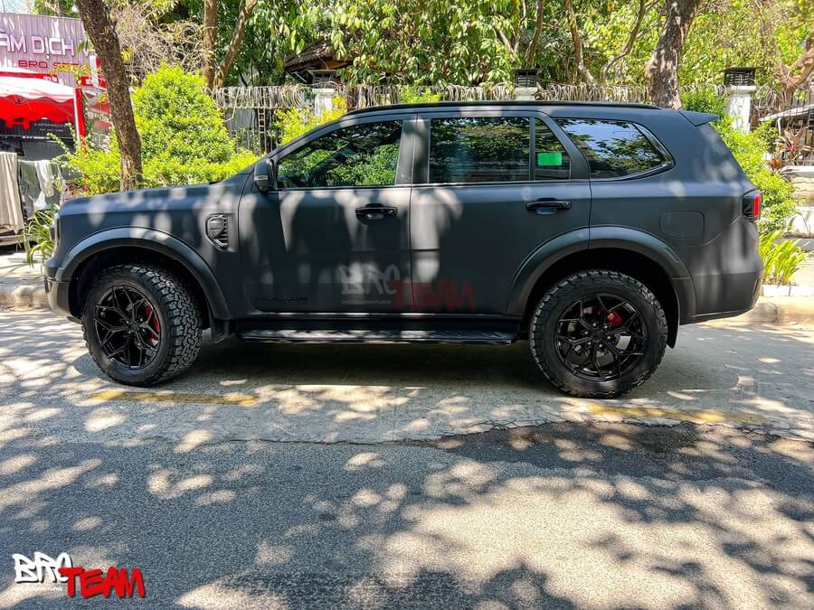 Dán wrap đổi màu xe Ford Everest