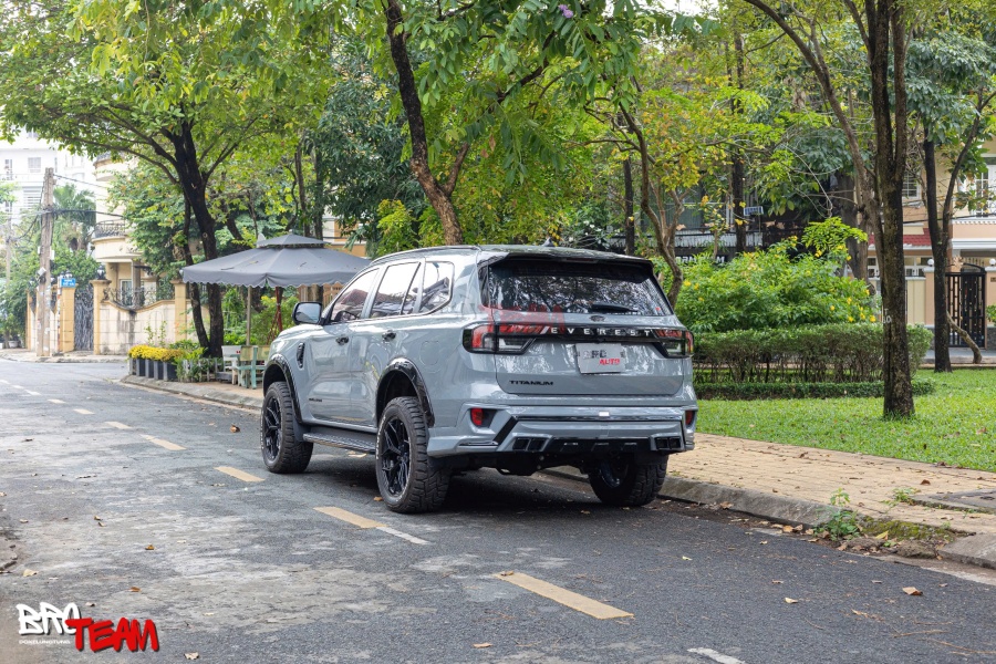 Dán wrap đổi màu xe Ford Everest
