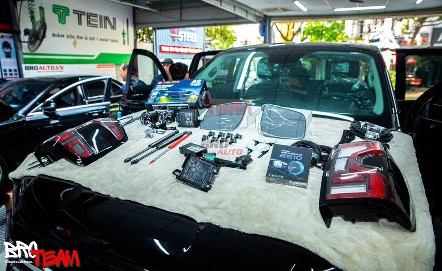 Đèn hậu Ford Ranger Full LED