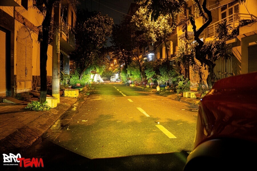 Độ đèn bi gầm Toyota Hilux