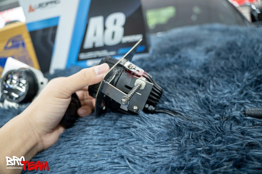 Độ đèn bi gầm Toyota Hilux