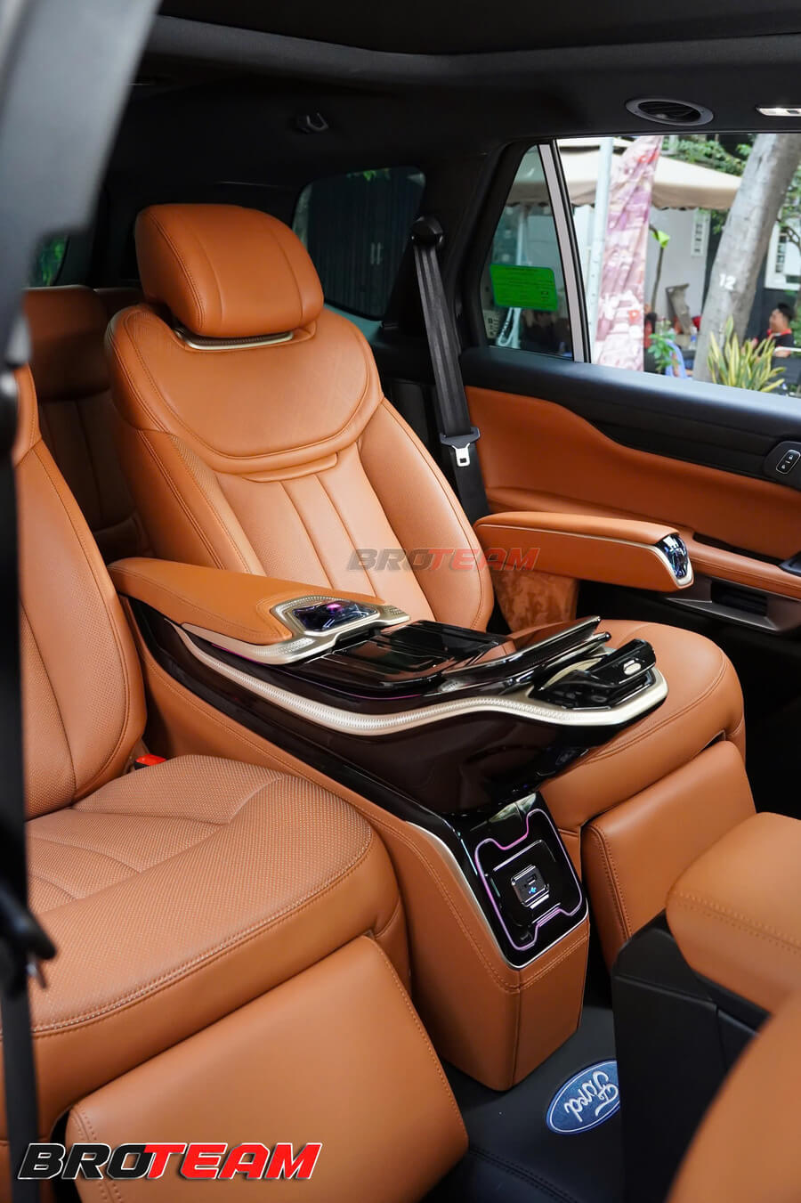 FORD EVEREST ĐỘ GHẾ THƯƠNG GIA VIP