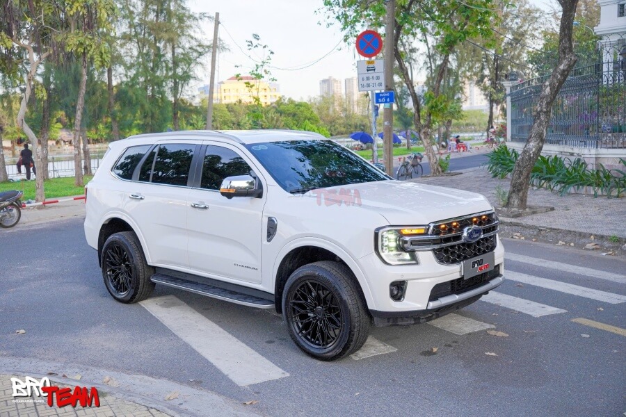 Ford Everest nâng cấp ghế Volvo XC90 bản full tính năng