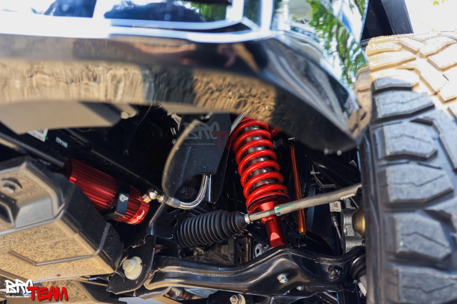 Hạ gầm Ford Everest với bộ phuộc Profender