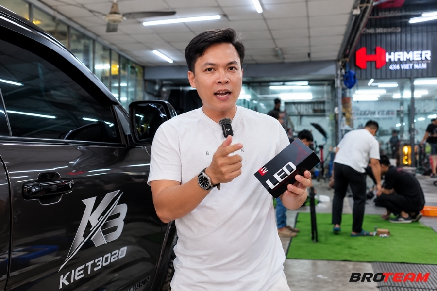 LED Chân Gương Chiếu Logo Platinum