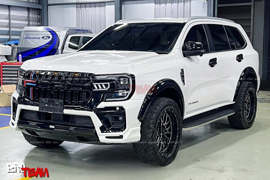 Mặt ca lăng Maserati Thái Lan cho Ford Everest
