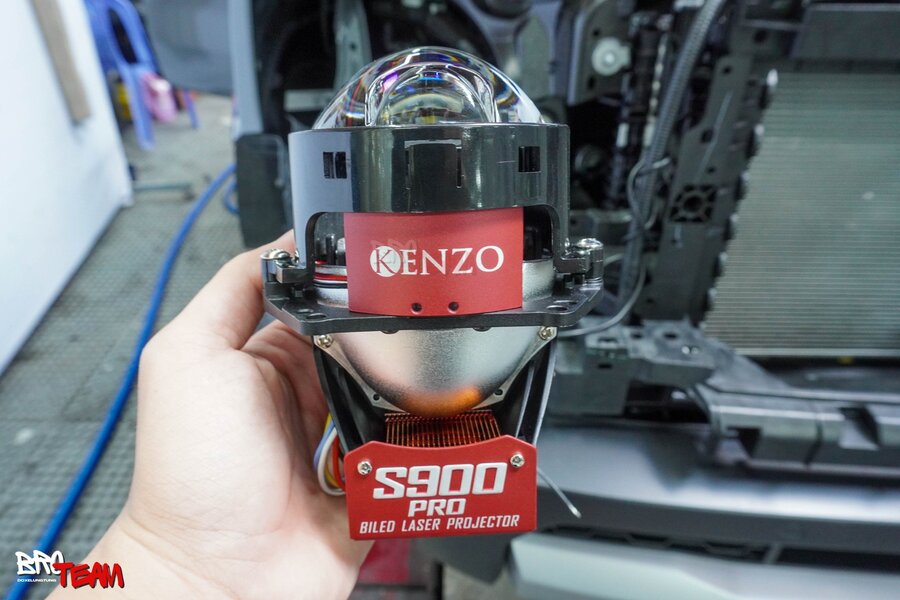 Nâng cấp ánh sáng Toyota Hilux với Bi Led Kenzo S900 Pro Laser