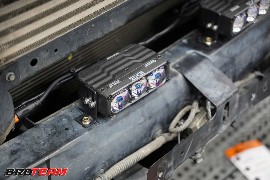 Nâng cấp đèn trợ sáng Toyota Hilux với Aozoom EX2