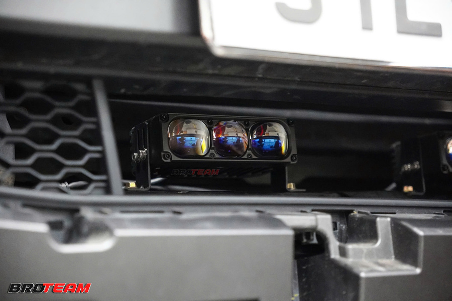 Nâng cấp đèn trợ sáng Toyota Hilux với Aozoom EX2