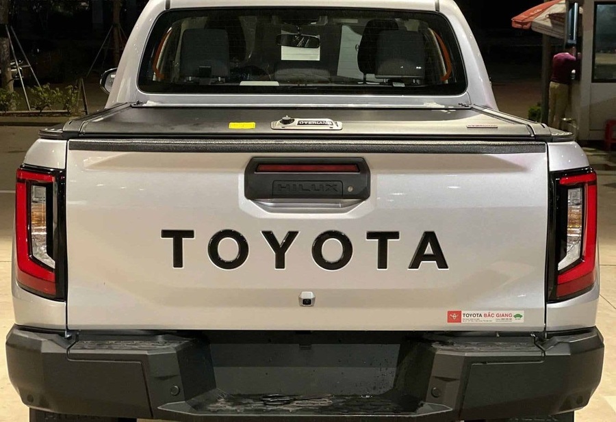 Nắp thùng cuộn cơ Hilux hiệu Overland