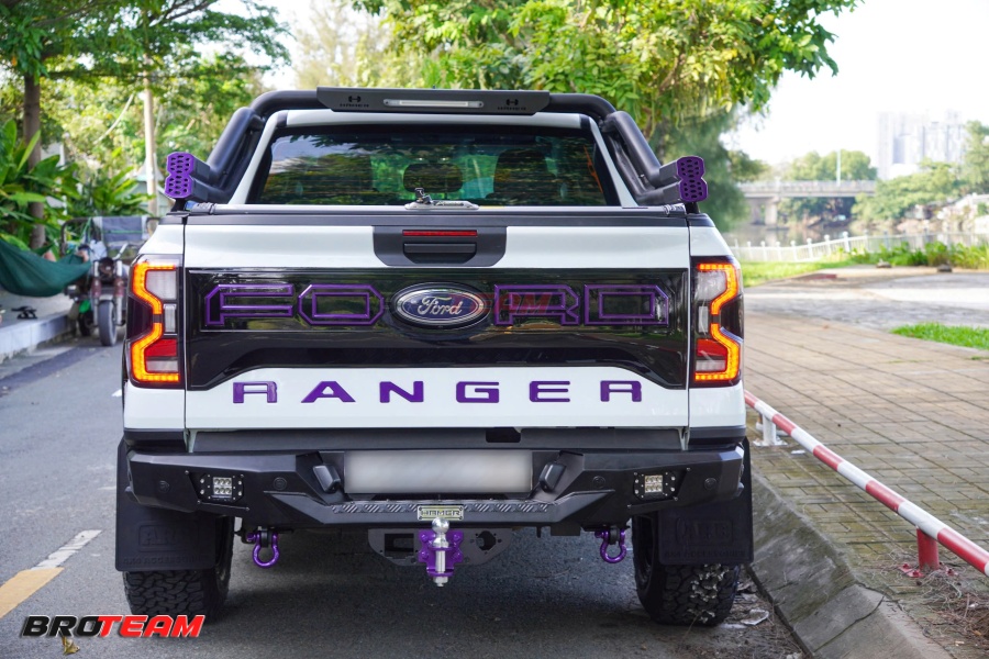 Ốp bửng sau chữ FORD cho Ranger
