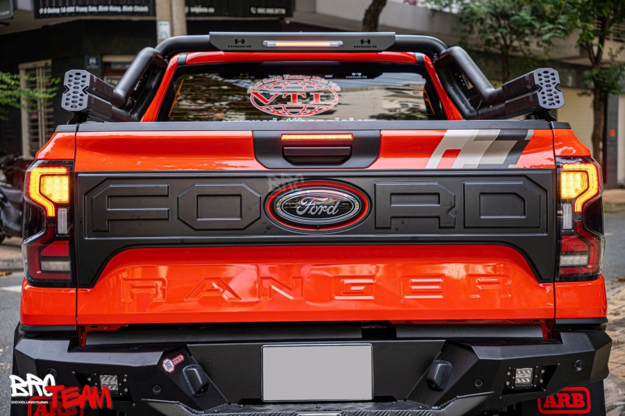 Ốp bửng sau chữ FORD cho Ranger