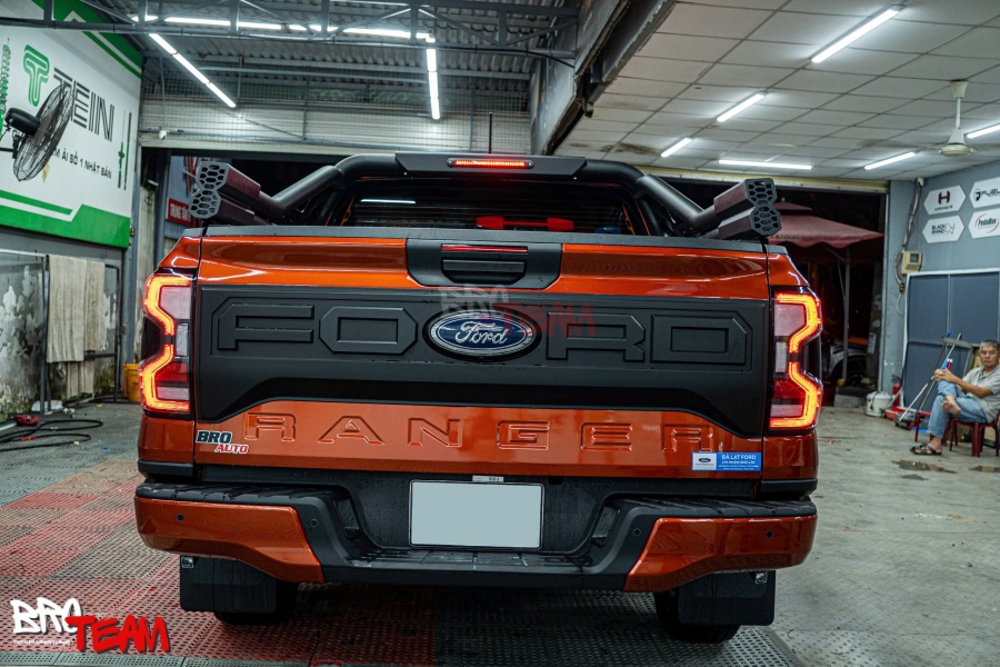 Ốp bửng sau chữ FORD cho Ranger