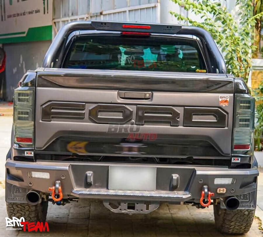 Ốp bửng sau chữ FORD cho Ranger