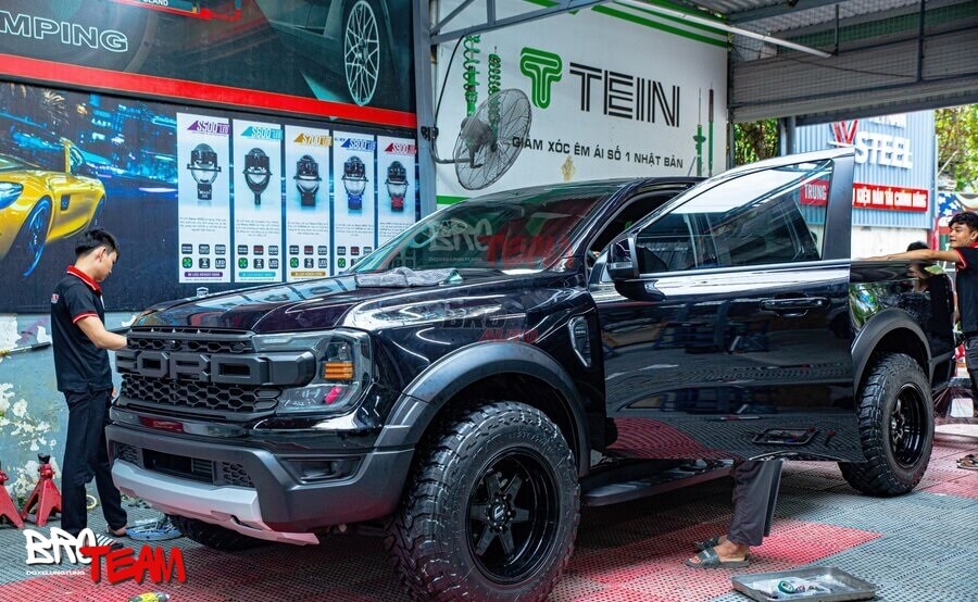 Ốp Cua Lốp Ford Ranger