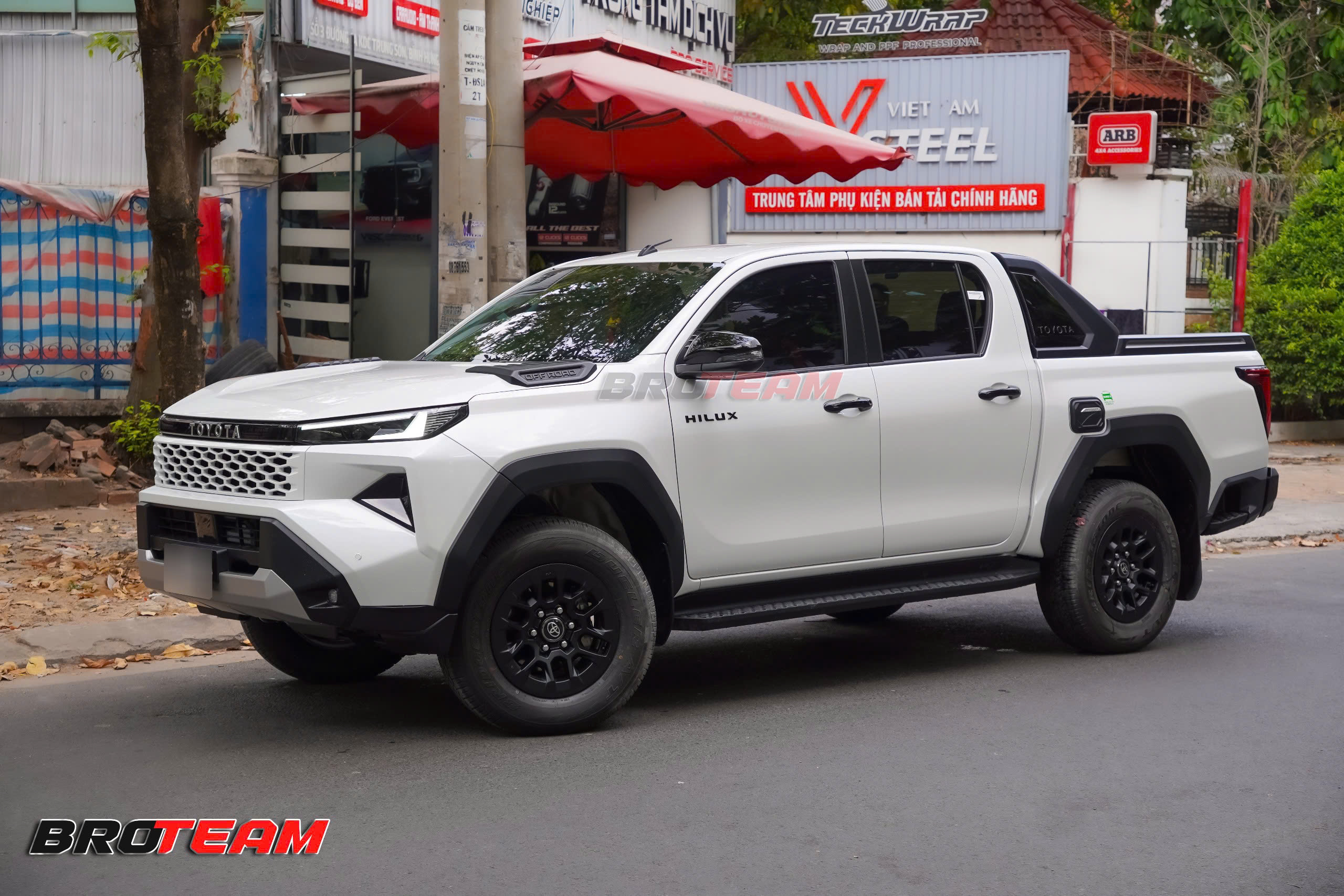Ty hạ bửng lắp đặt xe Toyota Hilux