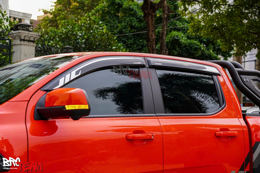 Vè che mưa Ford Ranger