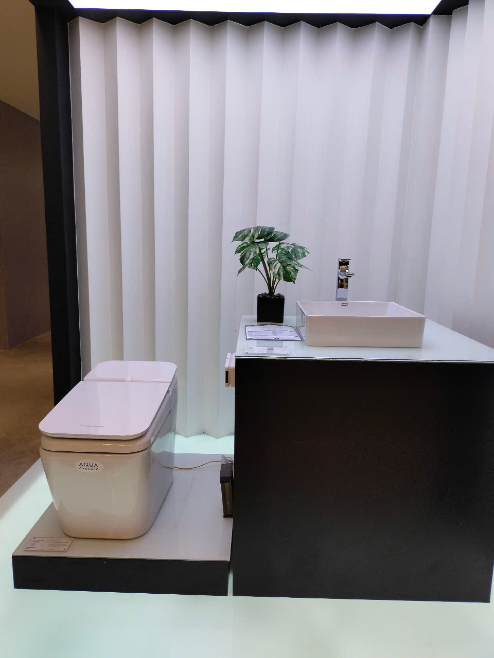 Bồn Cầu Điện Tử American Standard: Sự Phù Hợp Với Nhu Cầu Người Dùng Việt