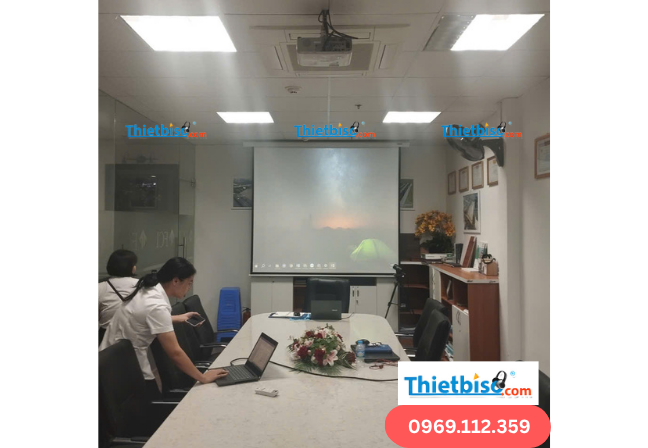 Sửa máy chiếu cho khách hàng tại quận Nam Từ Liêm - Hà Nội