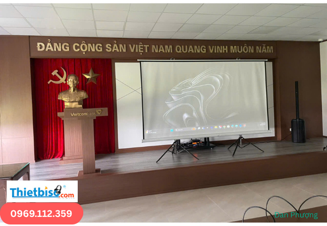 Lắp đặt máy chiếu và màn chiếu tại Vietcombank Đông Đô - Hà Nội