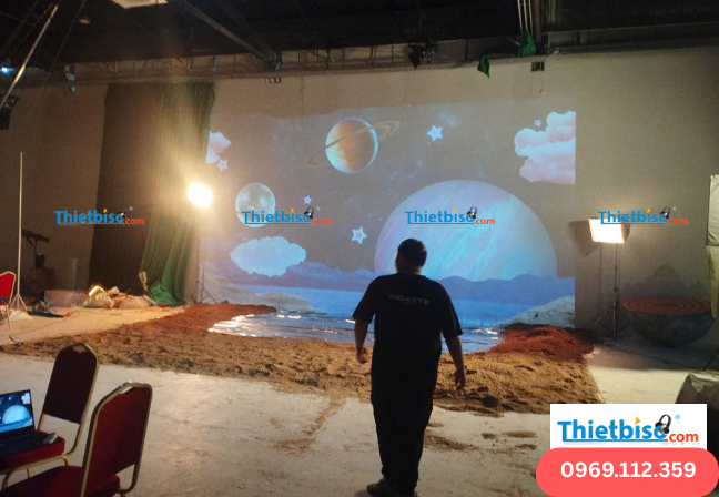 Thuê máy chiếu cho sự kiện - Giải pháp hoàn hảo cho mọi chương trình tại Hà Nội