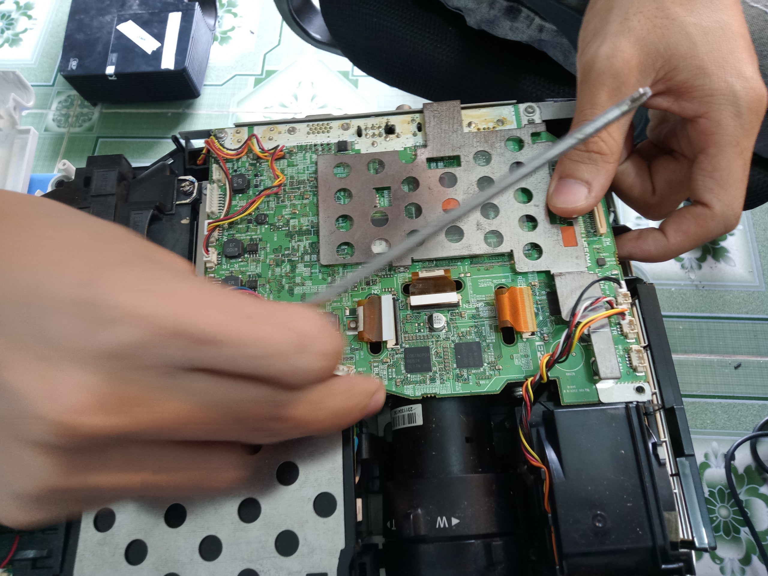 Lỗi không nhận tín hiệu ở máy chiếu Sony