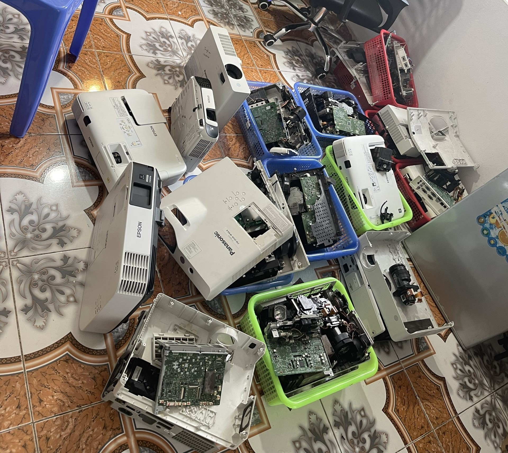 Lỗi sọc màn hình ở máy chiếu NEC