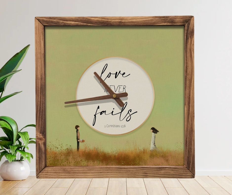 Đồng Hồ Treo Tường Cơ Đốc Khung Gỗ Vuông 33x33x3Cm ( Câu gốc  I Cô-rinh-to 13:8 Love Never Fails)